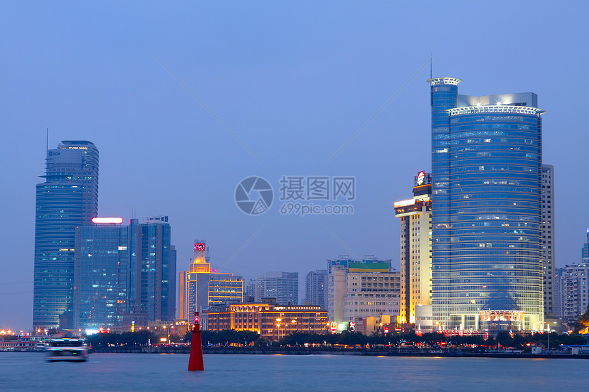 Gulangyu岛中国夏门夜景建筑照明建筑学反射风景城市全景远景摩天大楼景观图片