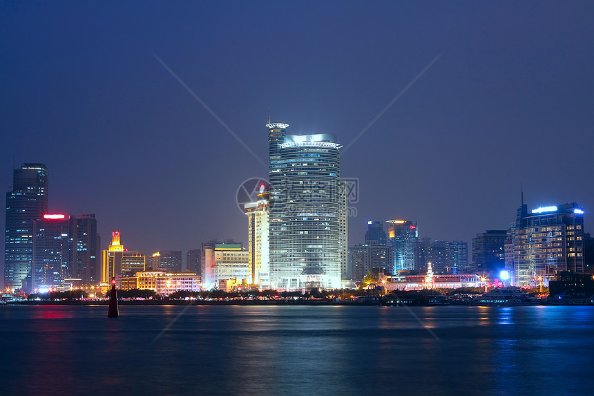 Gulangyu岛中国夏门夜景远景摩天大楼房屋照明风景玻璃全景天际反射地平线图片