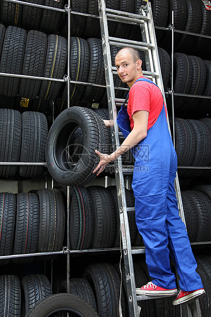 重新储存轮胎保养机械检查员工车库修理工作坊机械师店员维修图片