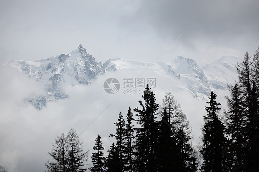 山上有高山蓝色单板岩石旅行季节冰川运动冻结暴风雪全景图片