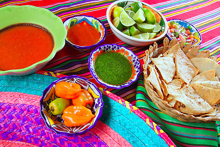 墨西哥食物种类繁多 辣椒酱玉米柠檬桌布刮刀午餐玉米片垃圾美食筹码情调肉汁蔬菜图片