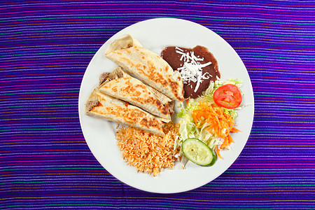 墨西哥卷饼滚滚食品大米沙拉和薯条异国午餐美食情调食物营养辣椒厨房蔬菜香料图片
