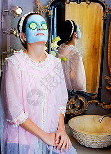 有趣的家庭主妇美容绿土面罩蓝色康复主妇女士镜子黄瓜花朵框架皮肤睡衣图片