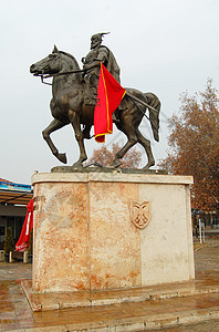 skopje 的斯肯德贝格纪念碑国籍旗帜国家岩石石头发丝历史砂浆堡垒风化图片