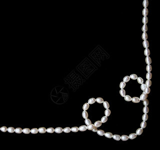 黑丝上的白珍珠珍珠女性化光泽度丝绸手镯奢华黑色展示象牙宝石图片