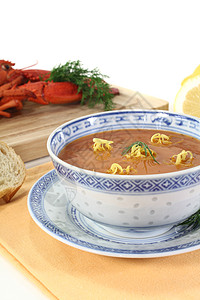 新鲜亚洲龙虾比斯克面包红色蟹肉盘子浓汤螃蟹甲壳美味美食鱼汤图片