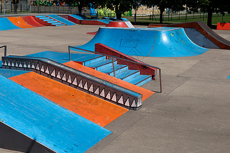 滑冰公园木板坡道极限运动滑板图片