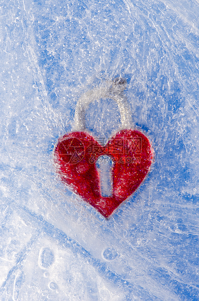 冬冰中爱的红心符号图片