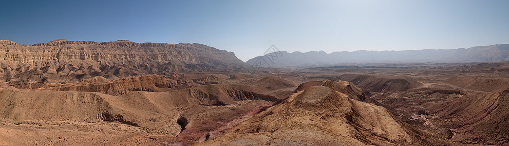 以色列内盖夫沙漠中小克拉泽的景色沙漠景观侵蚀悬崖岩石阴霾陨石爬坡环境丘陵山脉天空图片