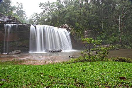 热带热带雨林瀑布叶子水景旅行环境瀑布森林溪流丛林运河衬套图片