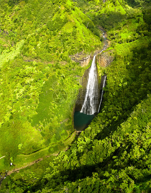考艾省马纳瓦奥普纳瀑布森林绿色侏罗纪植被火山叶子瀑布旅游岩石天堂图片