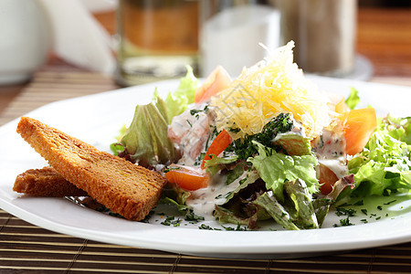 新鲜沙拉早餐蔬菜玻璃餐厅叶子晚餐食物小吃盘子营养图片