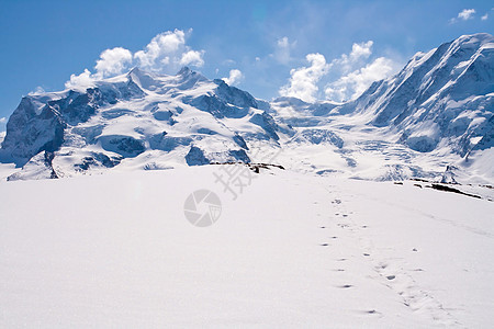 雪山山脉爬坡全景旅行远足顶峰季节蓝色冰川运动天空图片