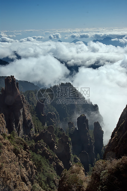 中国湖北申农家山地貌旅游森林树木山脉松树图片