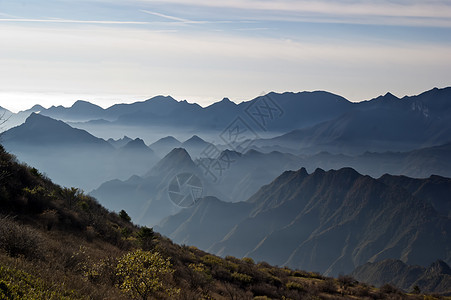 中国湖北申农家山地貌山脉森林树木松树旅游图片