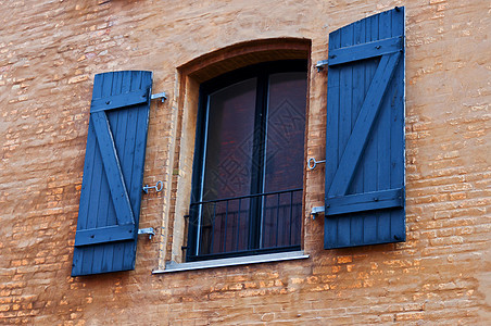 有百叶窗的窗口建筑石头旅行街道阳台墙纸玻璃生活建筑学窗户图片