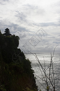 乌卢瓦图气泡假期白色悬崖石头海浪海洋海景天空岩石图片