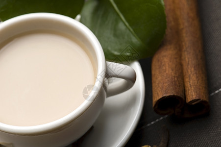 马萨拉沙伊粉红色牛奶时间叶子香料红茶香菜肉桂茶杯小豆蔻图片