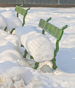 雪中弹道公园木头寒意旅行长椅季节场景冻结森林图片