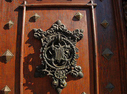 古老的门把手喇叭教会警卫木头金属特写褪色建筑学神话钥匙图片