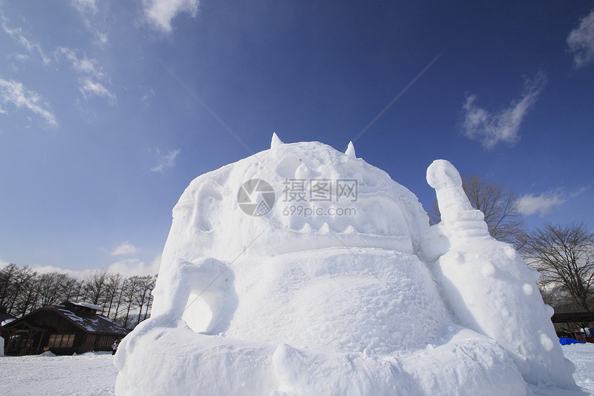 日本日积雪节蓝天冻结雕刻雕像季节雪祭图片