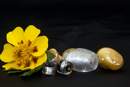 晶珠手镯宝石水晶珠宝项链钻石耳环背景图片
