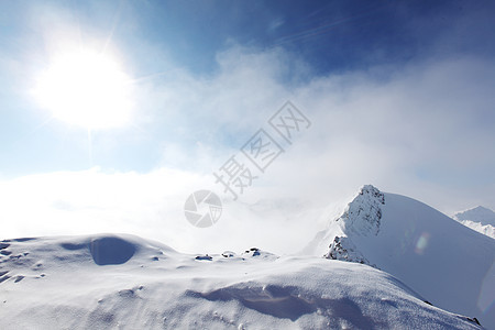 平面顶部远足暴风雪滑雪天空全景阳光旅游高山旅行冻结图片