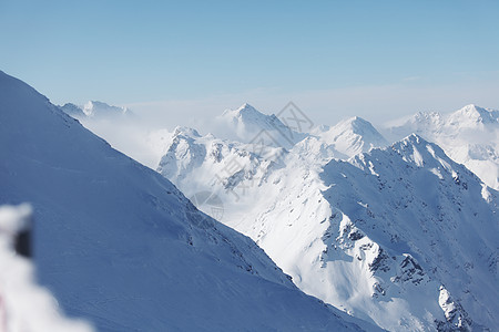 平面顶部阳光冰川旅行天空远足滑雪高山岩石季节全景图片