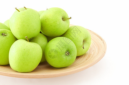 木板上的绿苹果堆饮食绿色篮子白色食品盘子水果黄色小吃团体图片