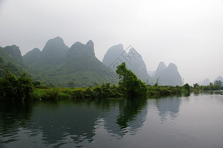 中国美丽的喀斯特山地景观反射编队村庄热带假期荒野爬坡水路漂浮岩石图片