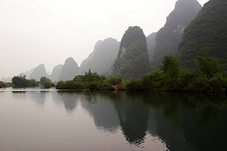 中国美丽的喀斯特山地景观村庄荒野水路风景爬坡森林反射岩石天空观光图片