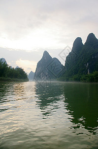 中国美丽的喀斯特山地景观风景编队热带漂浮农村天空旅行荒野反射观光图片