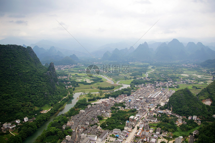 中国美丽的喀斯特山地景观支撑假期竹子村庄水路爬坡编队森林天空岩石图片