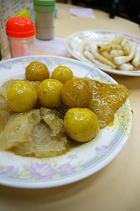 鱼蛋和猪皮     香港零食图片