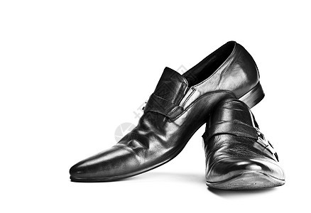 带皮扣的黑黑男子鞋地面衣服男人靴子温暖扣子跑步套装鞋类服饰图片