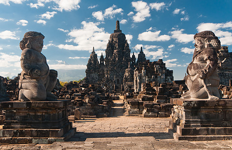 印度尼西亚爪哇普兰巴南寺庙热带石头历史风景考古学天空建筑学地标旅行国家图片