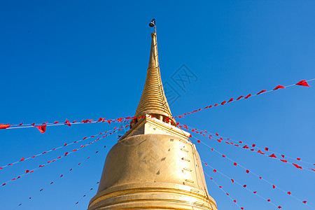 泰国佛教塔情调佛教徒金子建筑天空宗教信仰宝塔历史文化图片