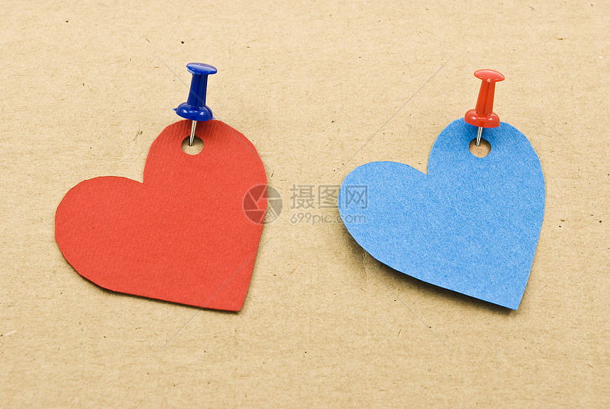 纸板中推进器的心脏标签附件红色图钉蓝色展示别针空白礼物笔记图片