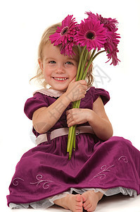 小女孩和鲜花礼物女儿雏菊儿童牙齿微笑金发女孩生日展示图片