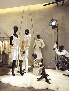 哑木白色街道玻璃模型黑色人体购物中心店铺展示奢华图片