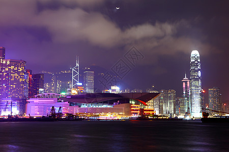 晚上在香港天空办公室顶峰金融市中心玻璃城市场景港口景观图片