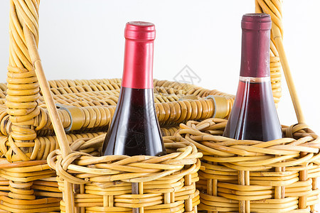与葡萄酒相配的野餐篮子午餐郊游葡萄园酒厂红色白色黑色图片