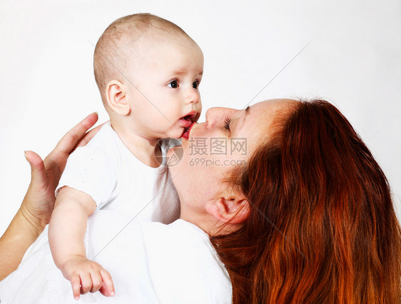 育婴父母喜悦生活孩子快乐儿童家庭肩膀白色母亲幸福图片