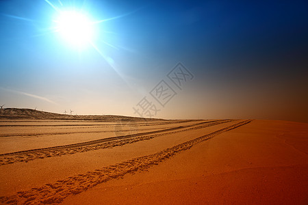 沙漠地区波纹游客全景沙漠橙子旅游地形新月形晴天口渴图片