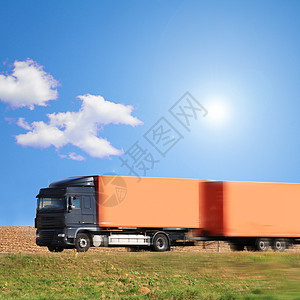 公路上的卡车车辆物流燃料商业沥青太阳商品交通天空载体图片