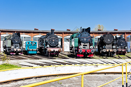 铁路博物馆的蒸汽机车西里西亚博物馆回转台铁路运输世界引擎铁路运输外观仓库转盘图片