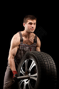 修理工男性扳手汽车工作服工作职业工人车轮运输作坊图片