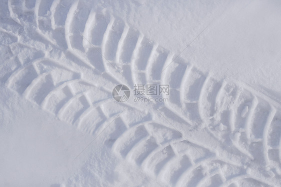 积雪中的轮胎轨轮缘车辆国家卡车橡皮牵引力天气运输交通白色图片