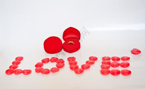 爱之环心形水平戒指红色摄影结婚戒指婚礼图片