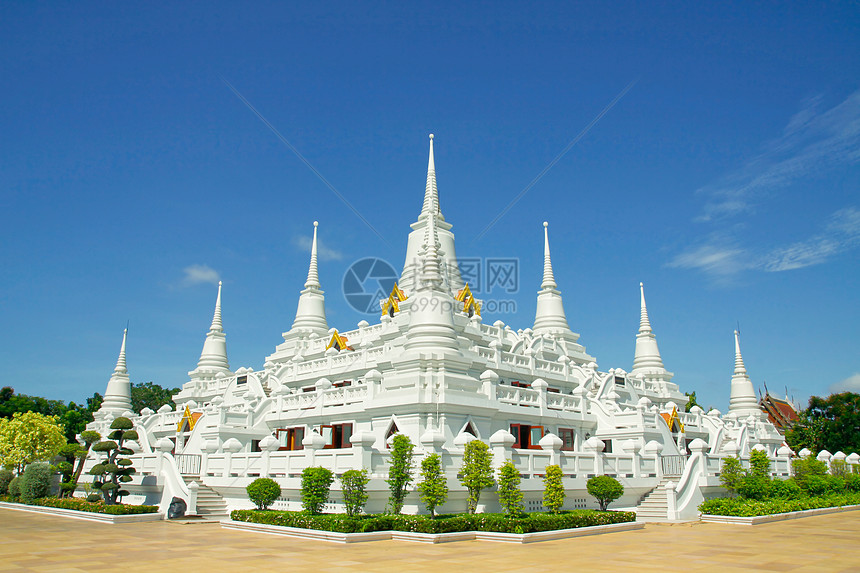 瓦特阿索卡拉姆的白塔天空寺庙蓝色文化摄影宝塔连体蓝天旅行宗教图片